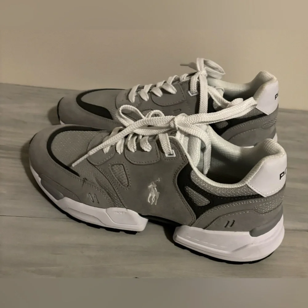 NWOT Men’s Polo Ralph Lauren Jogger Suede & Mesh Sneaker, Size 10, Soft Gray